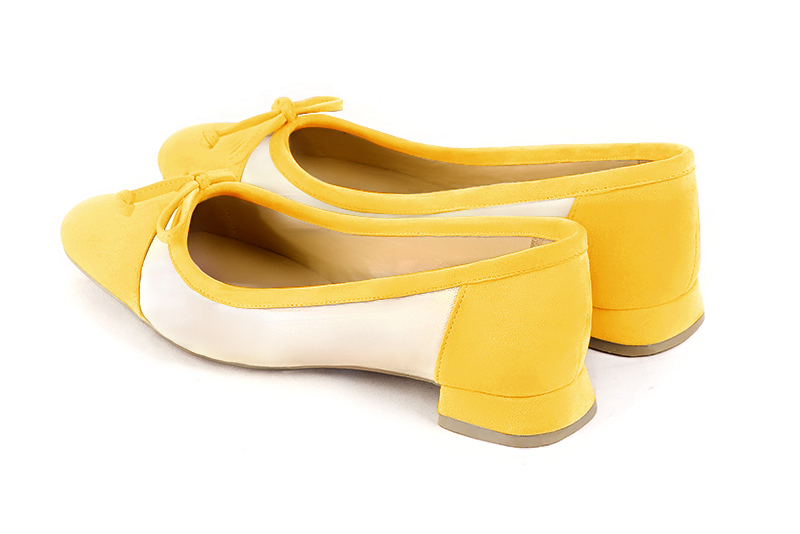 Yellow and gold women's ballet pumps, with low heels. Square toe. Flat flare heels. Rear view - Florence KOOIJMAN